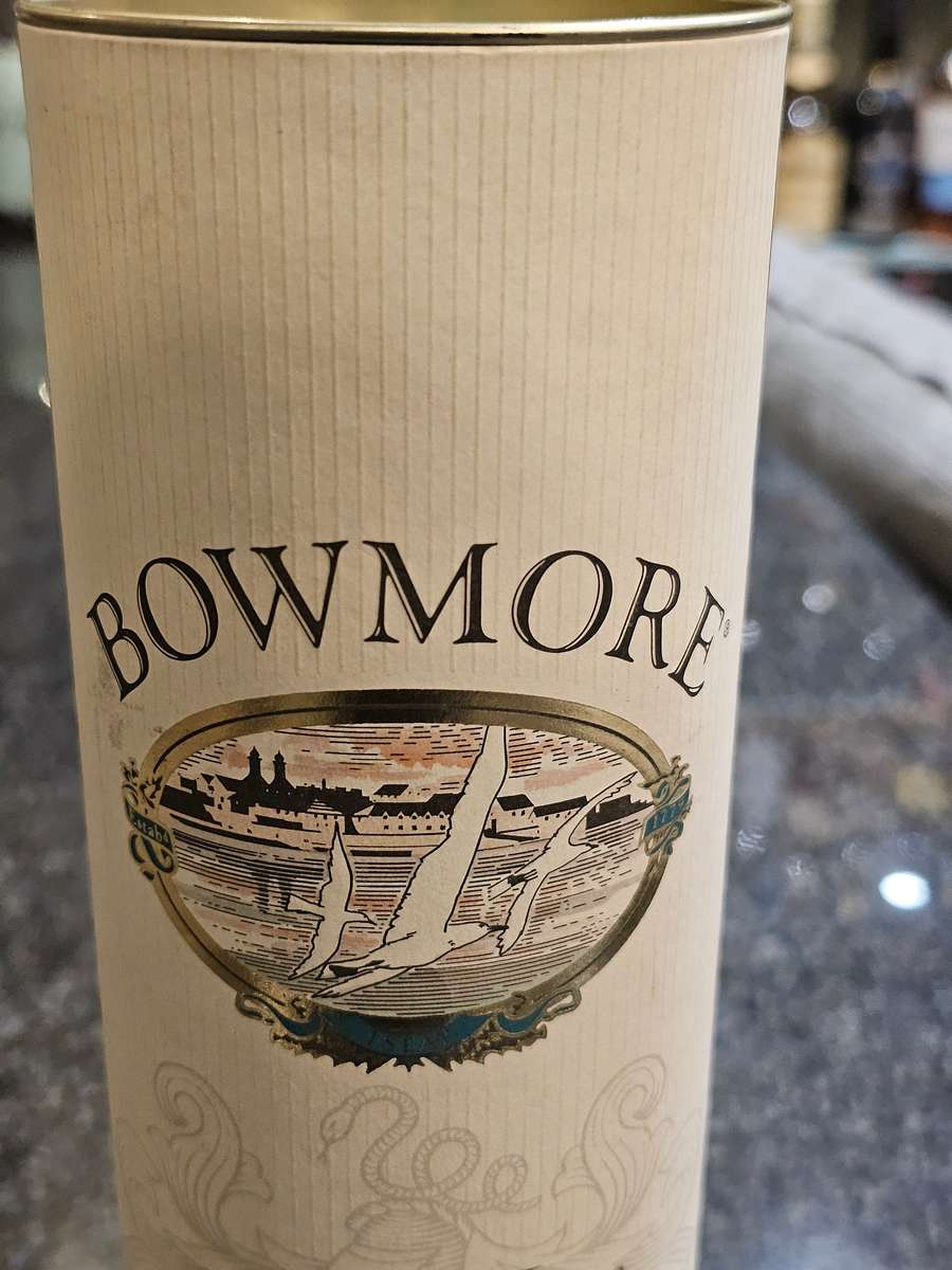 Bowmore 12 Year Old - Old Bottling Islay Single Malt Whisky