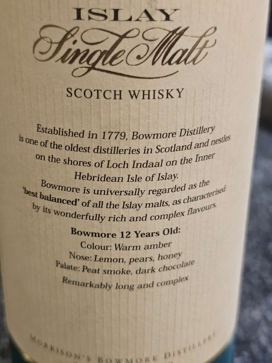 Bowmore 12 Year Old - Old Bottling Islay Single Malt Whisky