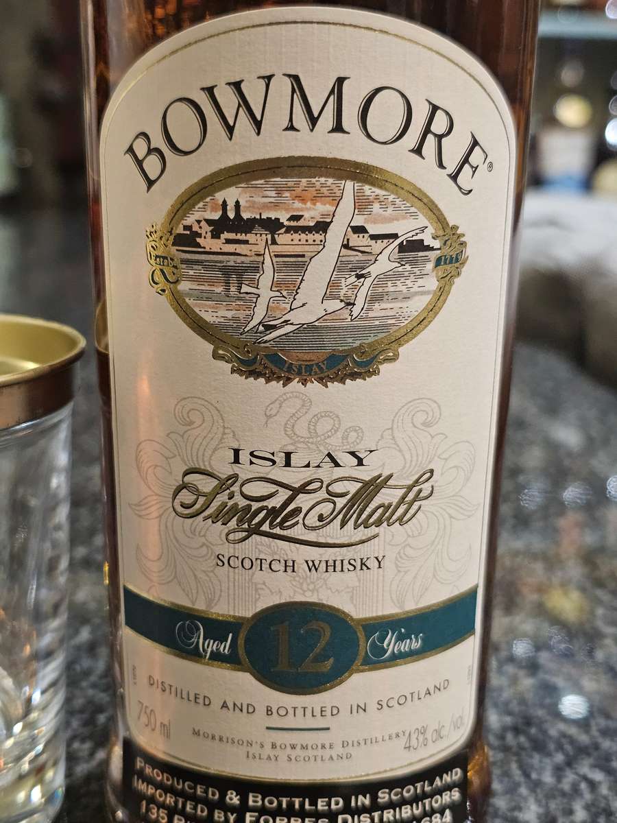 Bowmore 12 Year Old - Old Bottling Islay Single Malt Whisky