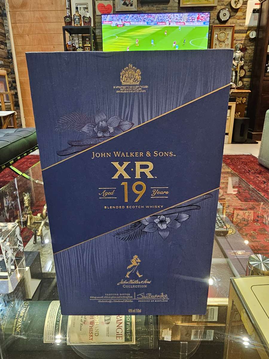 Johnnie Walker & Sons XR 19 Year Old Limited Edition Whisky