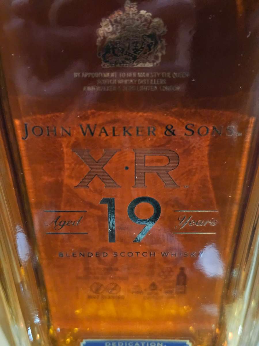 Johnnie Walker & Sons XR 19 Year Old Limited Edition Whisky