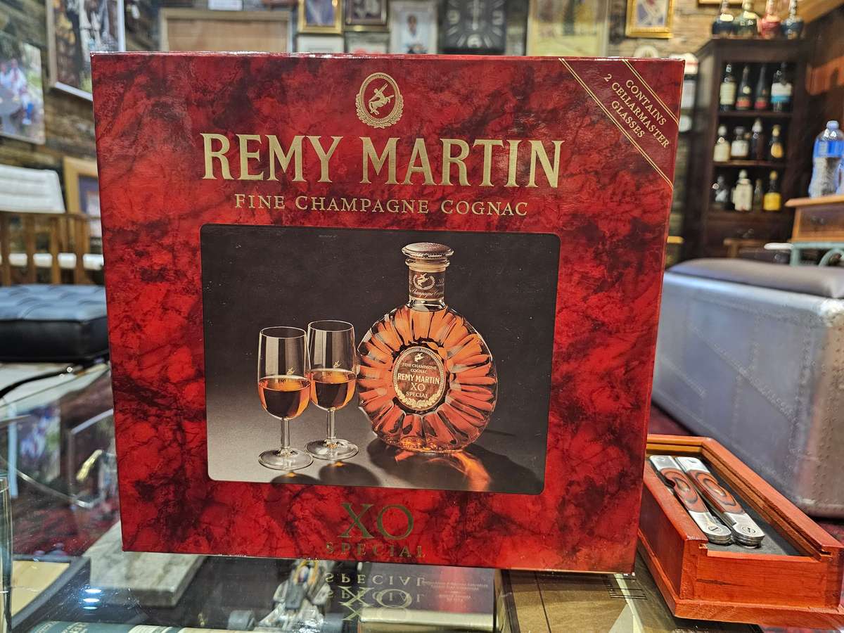 Remy martin XO Special With Certificate of Origin and 2 Cellarmasters Glasses