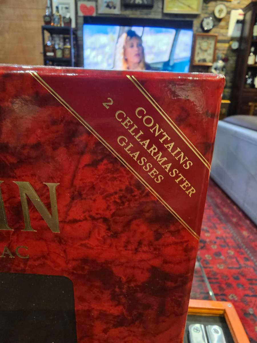 Remy martin XO Special With Certificate of Origin and 2 Cellarmasters Glasses