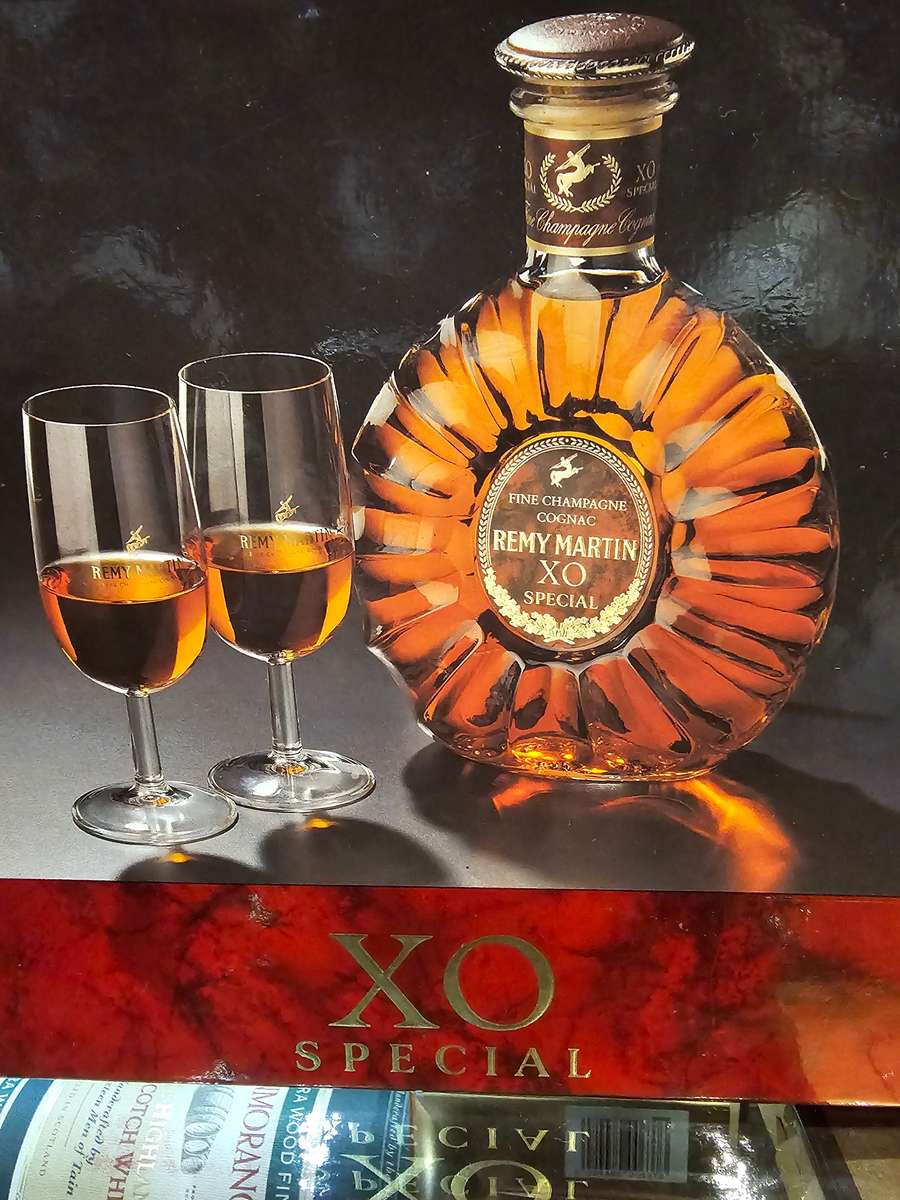 Remy martin XO Special With Certificate of Origin and 2 Cellarmasters Glasses