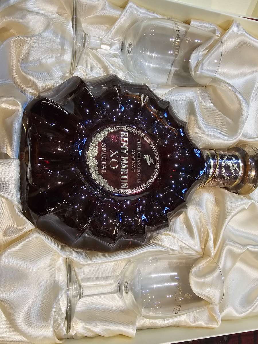 Remy martin XO Special With Certificate of Origin and 2 Cellarmasters Glasses