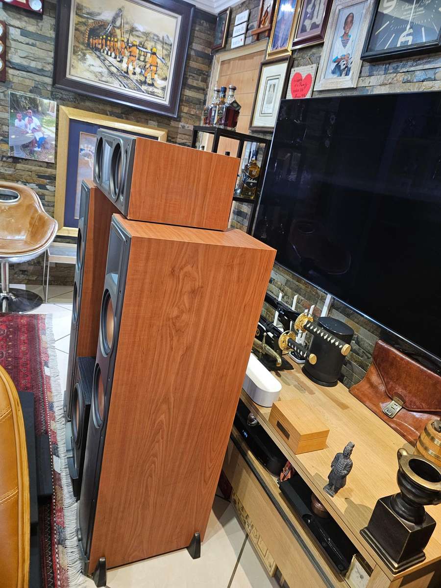 Klipsch RF-82 Floor-standing, RC-62 Centre, & RW-10 Subwoofer Speakers Set