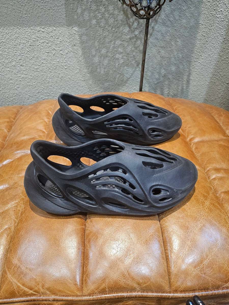 Adidas Yeezy Foam Onyx Runner