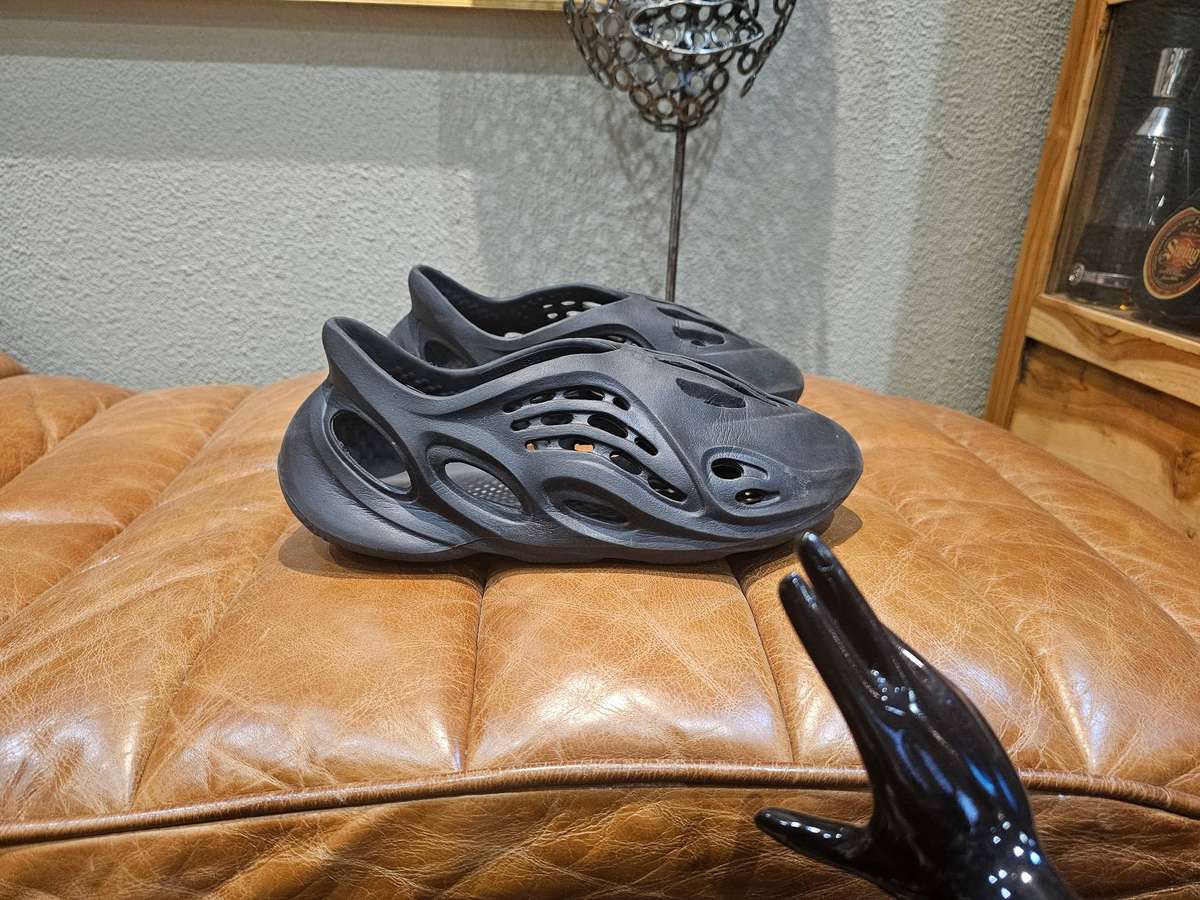 Adidas Yeezy Foam Onyx Runner