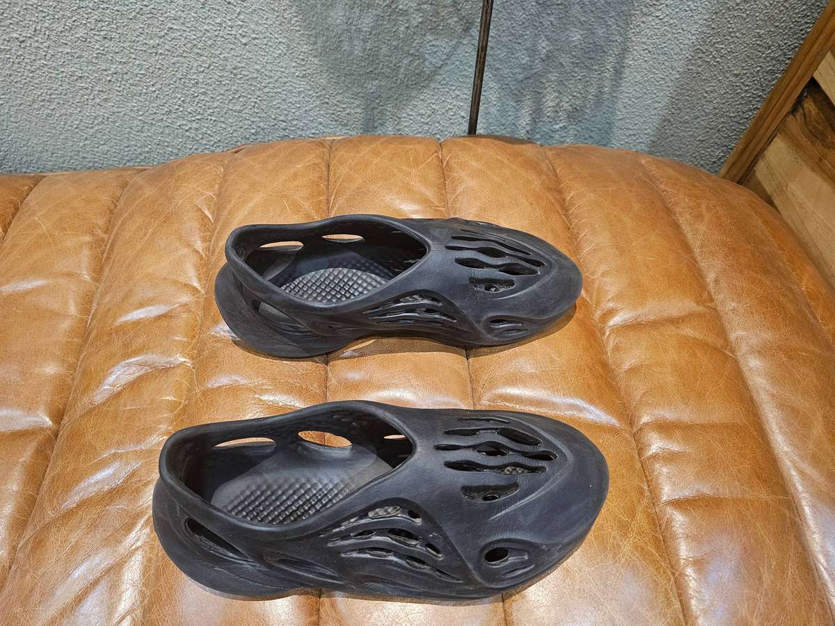 Adidas Yeezy Foam Onyx Runner