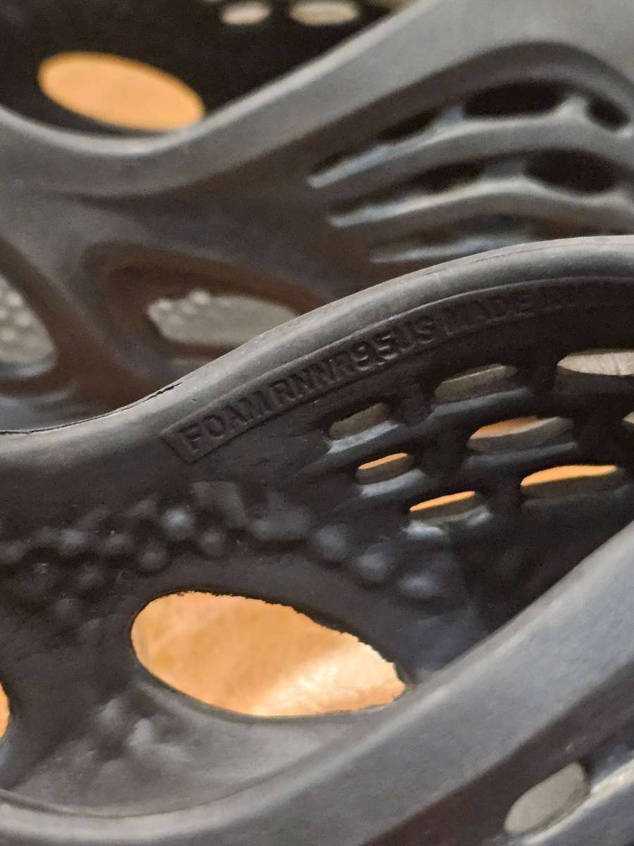 Adidas Yeezy Foam Onyx Runner