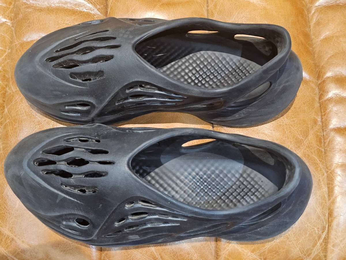 Adidas Yeezy Foam Onyx Runner