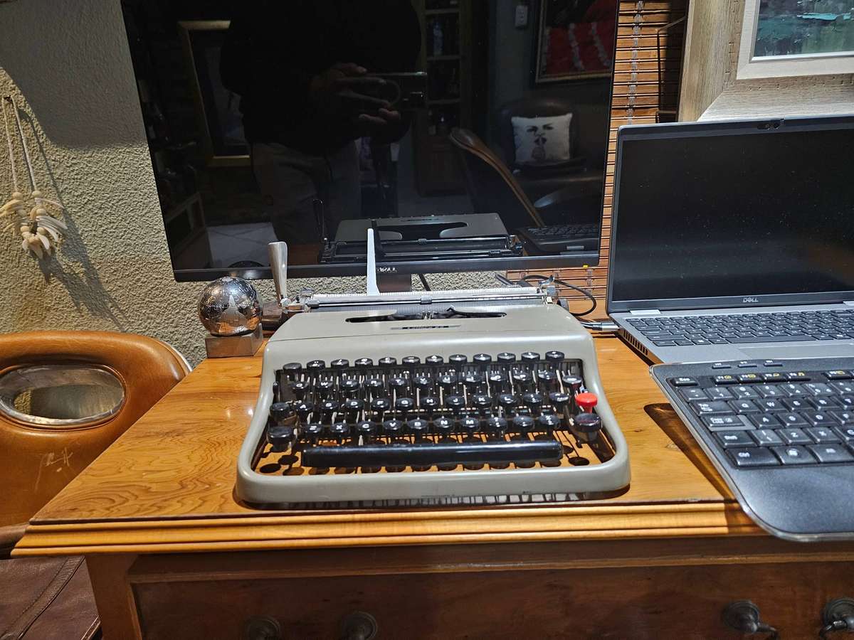 Antique Olivetti Lettera 22 Portable Typewriter