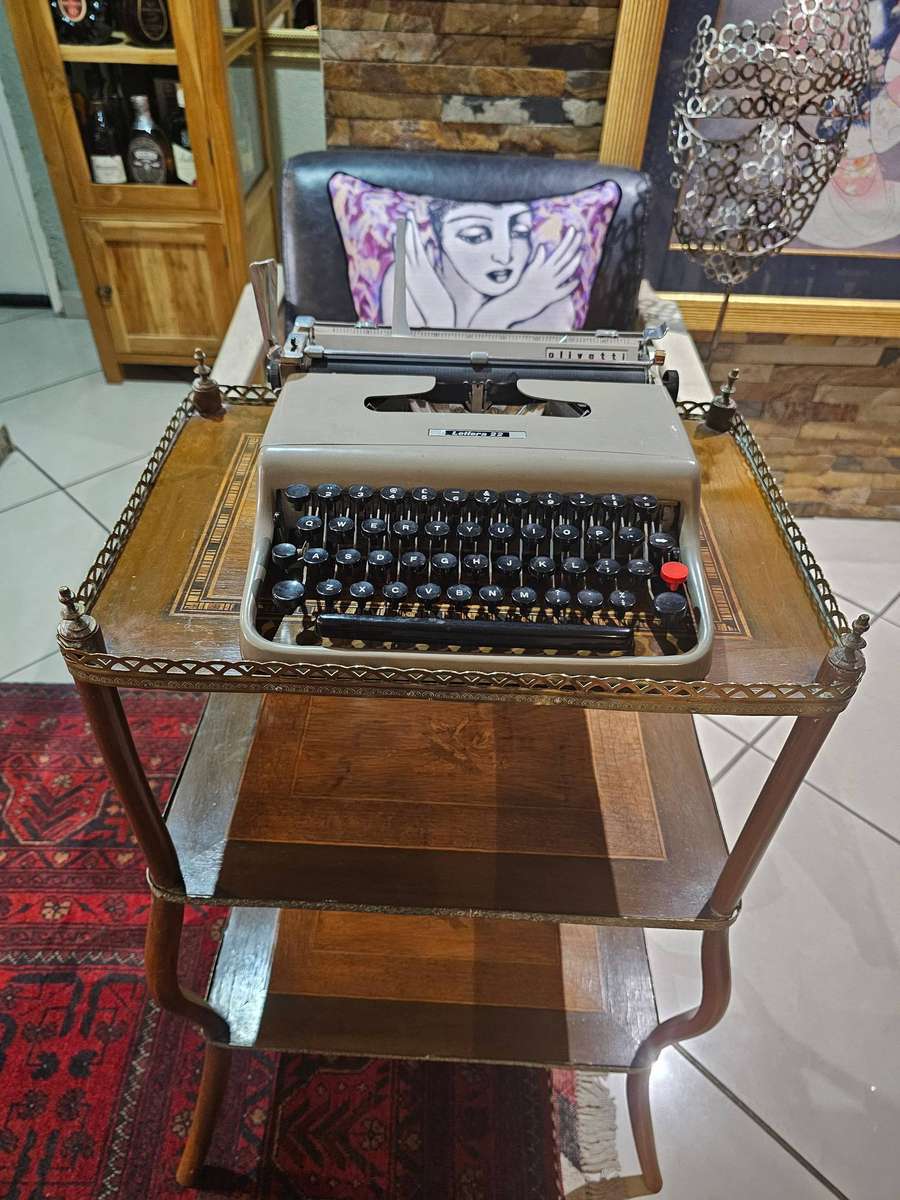 Antique Olivetti Lettera 22 Portable Typewriter