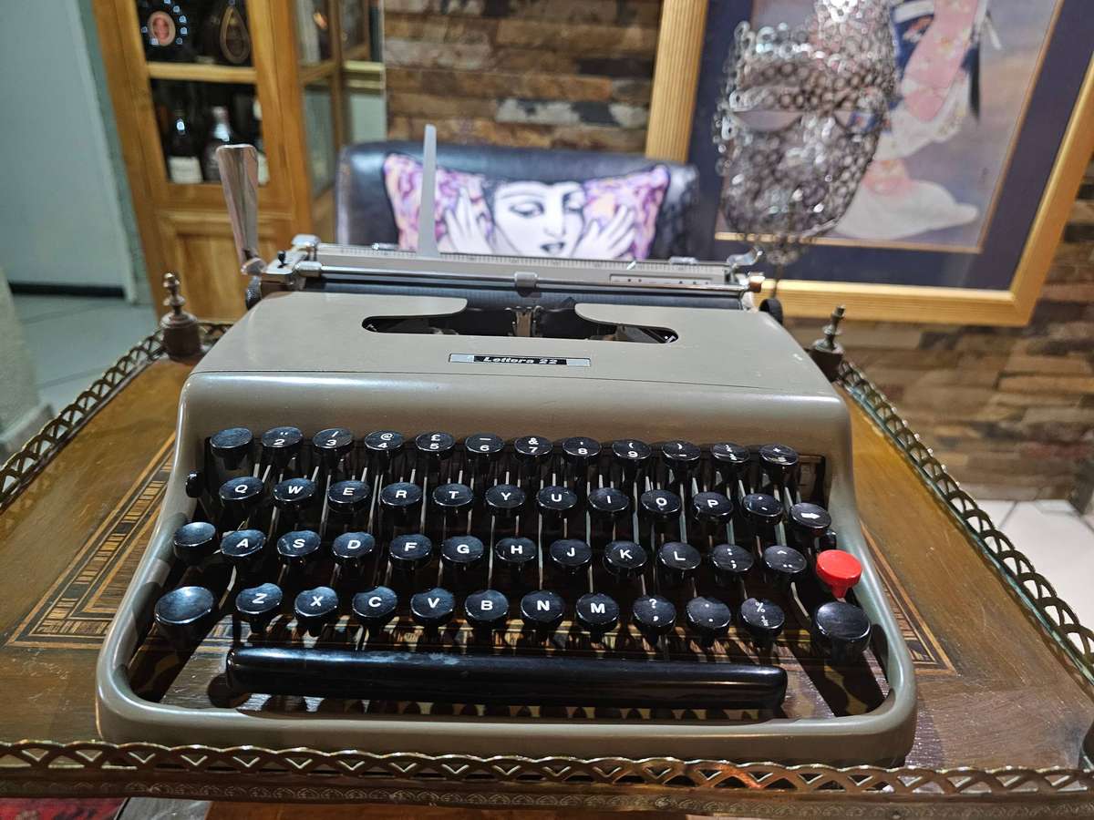 Antique Olivetti Lettera 22 Portable Typewriter