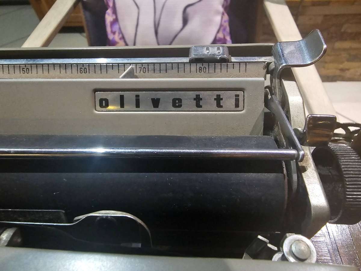 Antique Olivetti Lettera 22 Portable Typewriter