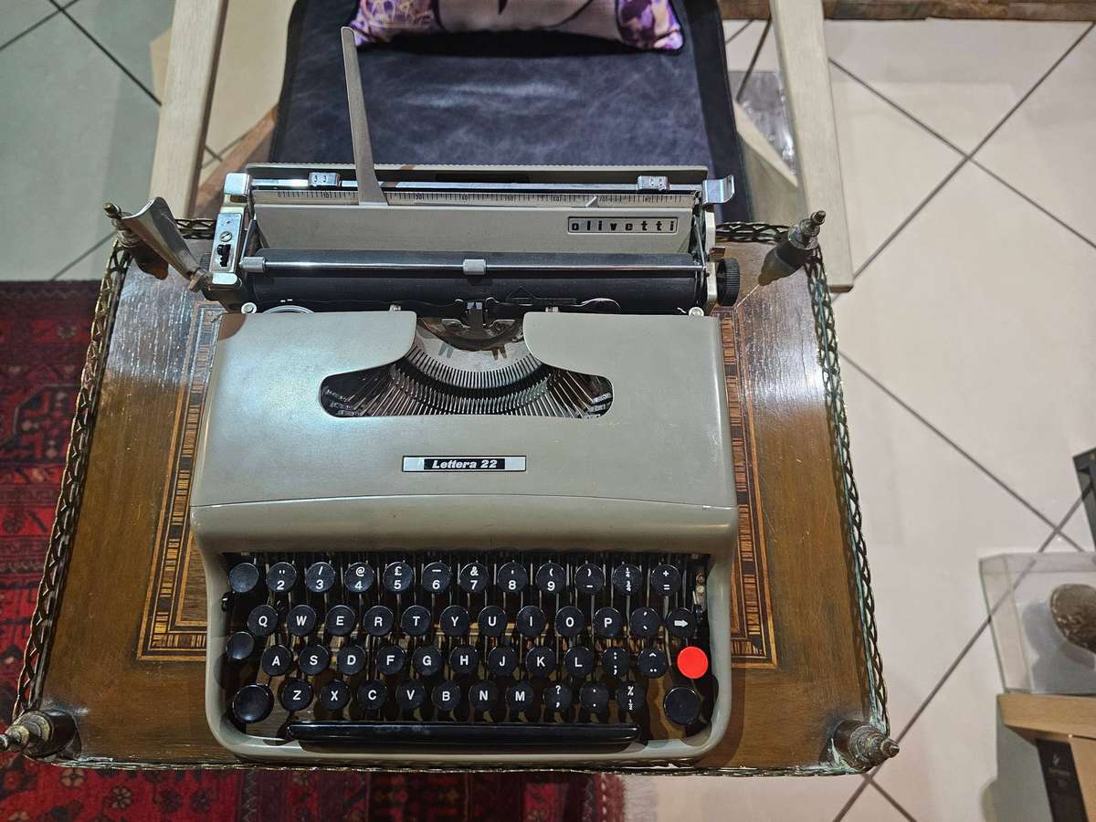 Antique Olivetti Lettera 22 Portable Typewriter