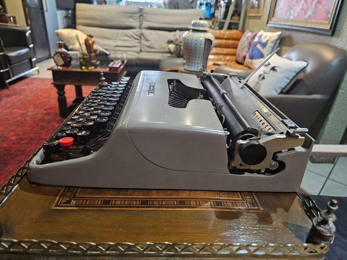 Antique Olivetti Lettera 22 Portable Typewriter
