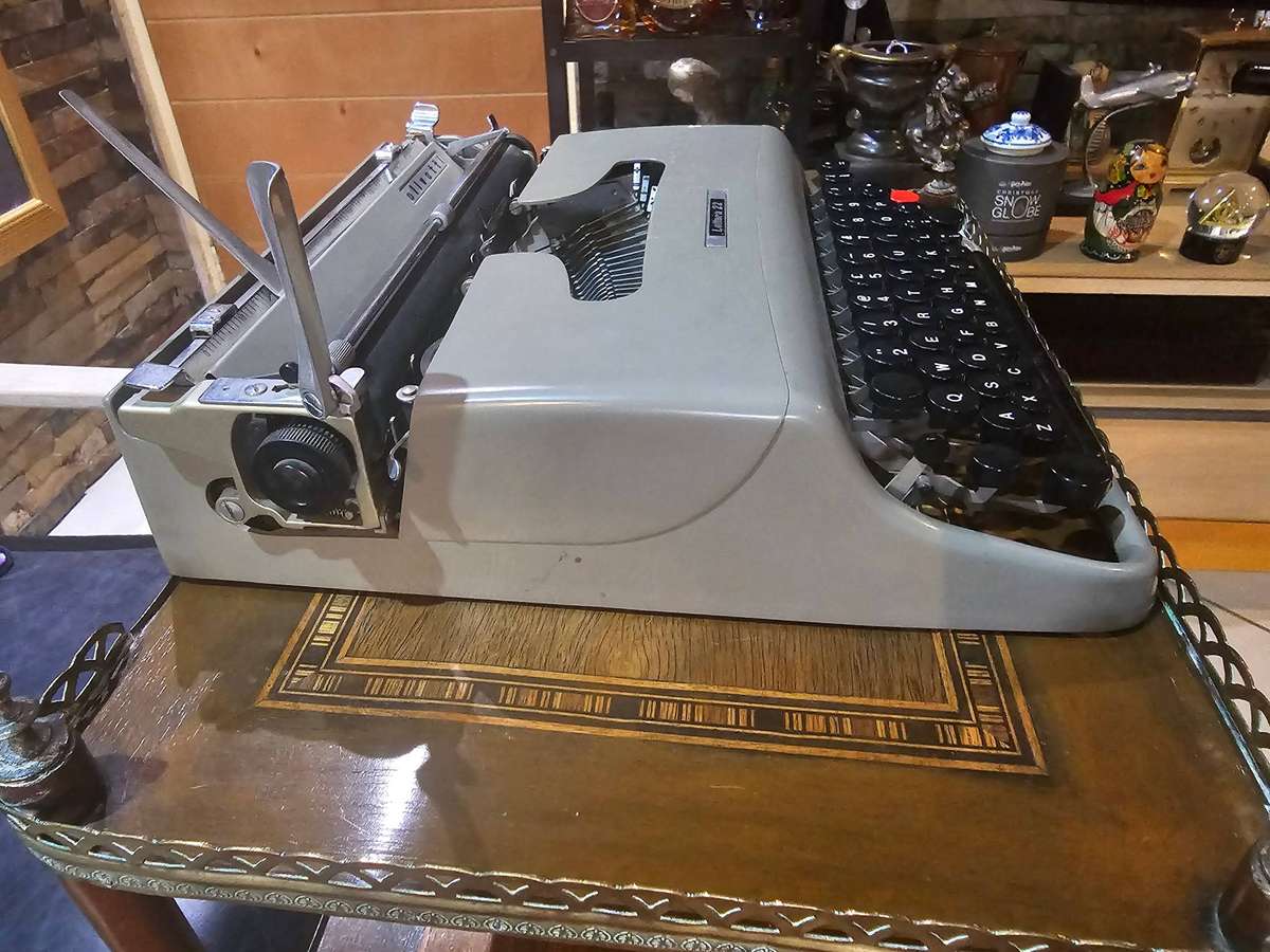 Antique Olivetti Lettera 22 Portable Typewriter