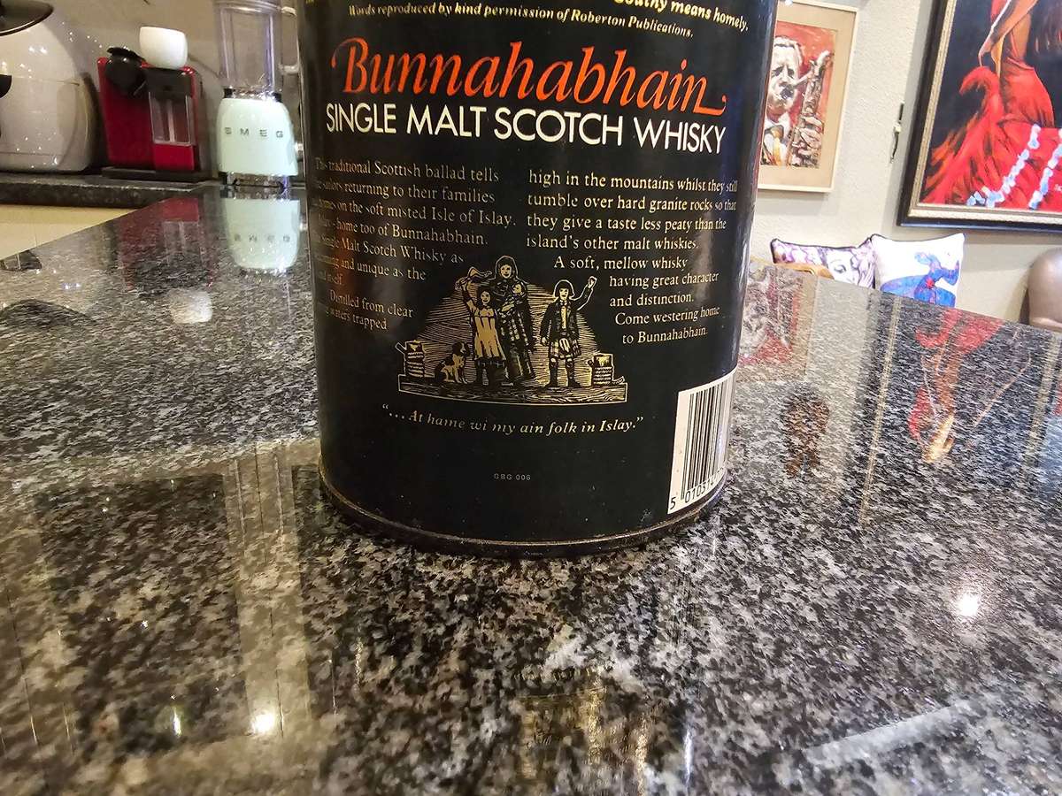 Bunnahabhain Single Malt Scotch Whisky. 1980's bottling.