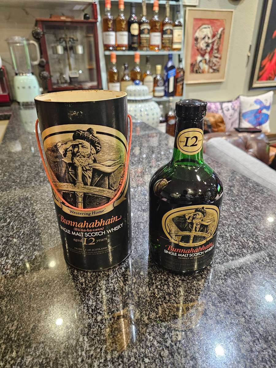 Bunnahabhain Single Malt Scotch Whisky. 1980's bottling.