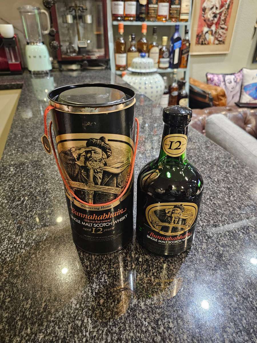 Bunnahabhain Single Malt Scotch Whisky. 1980's bottling.