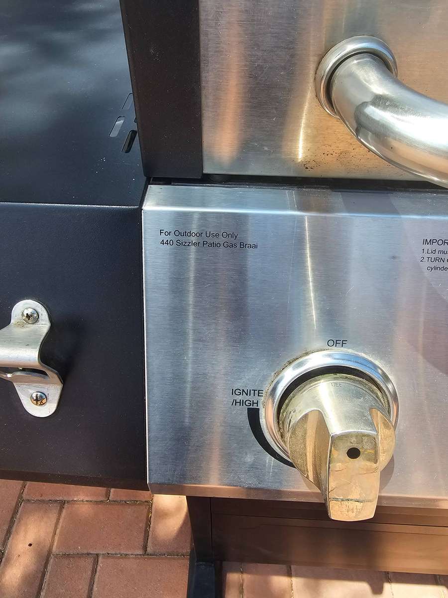 Megamaster 4-Burner Patio Gas Braai