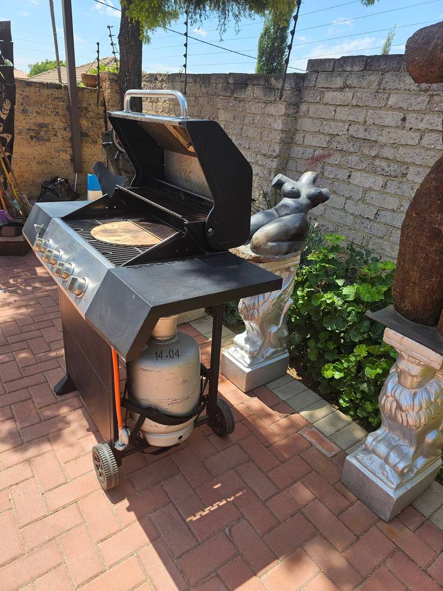 Megamaster 4-Burner Patio Gas Braai