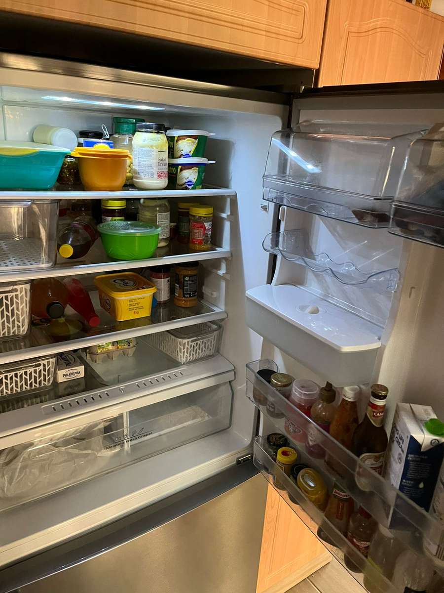 Hisense H610BI-WD Combi Fridge Freezer