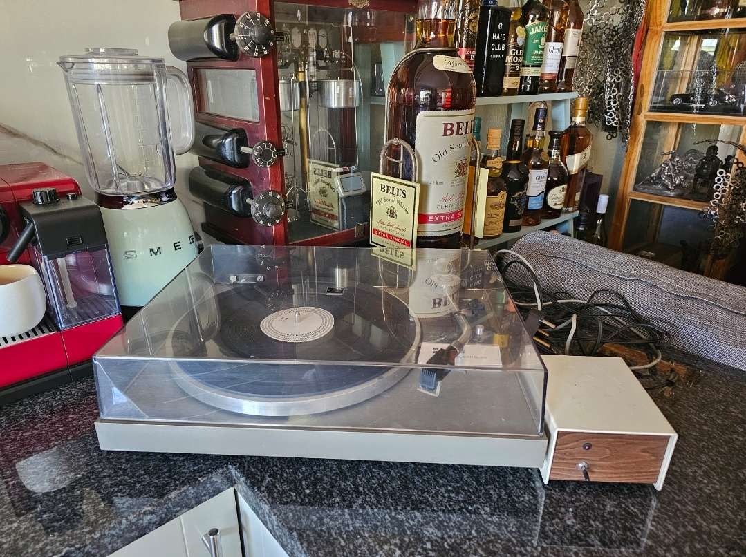 Technics SL20 Belt Drive Turntable