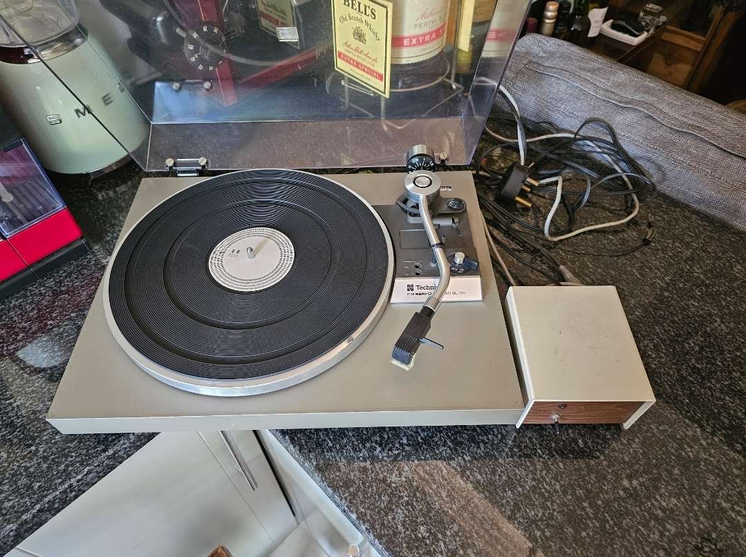 Technics SL20 Belt Drive Turntable