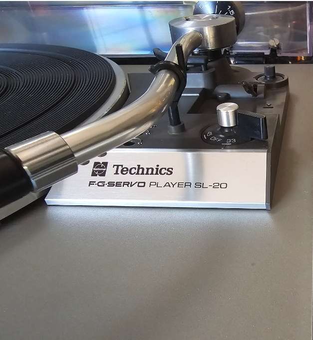 Technics SL20 Belt Drive Turntable