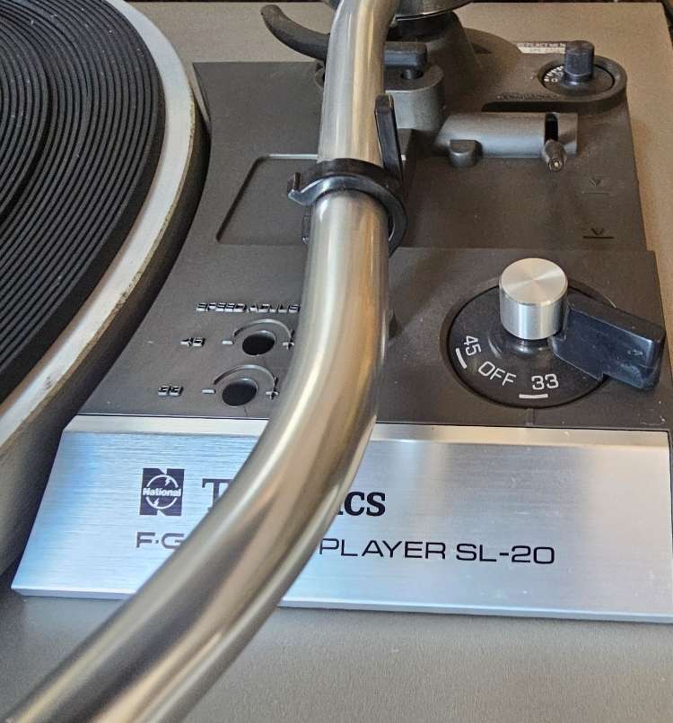 Technics SL20 Belt Drive Turntable