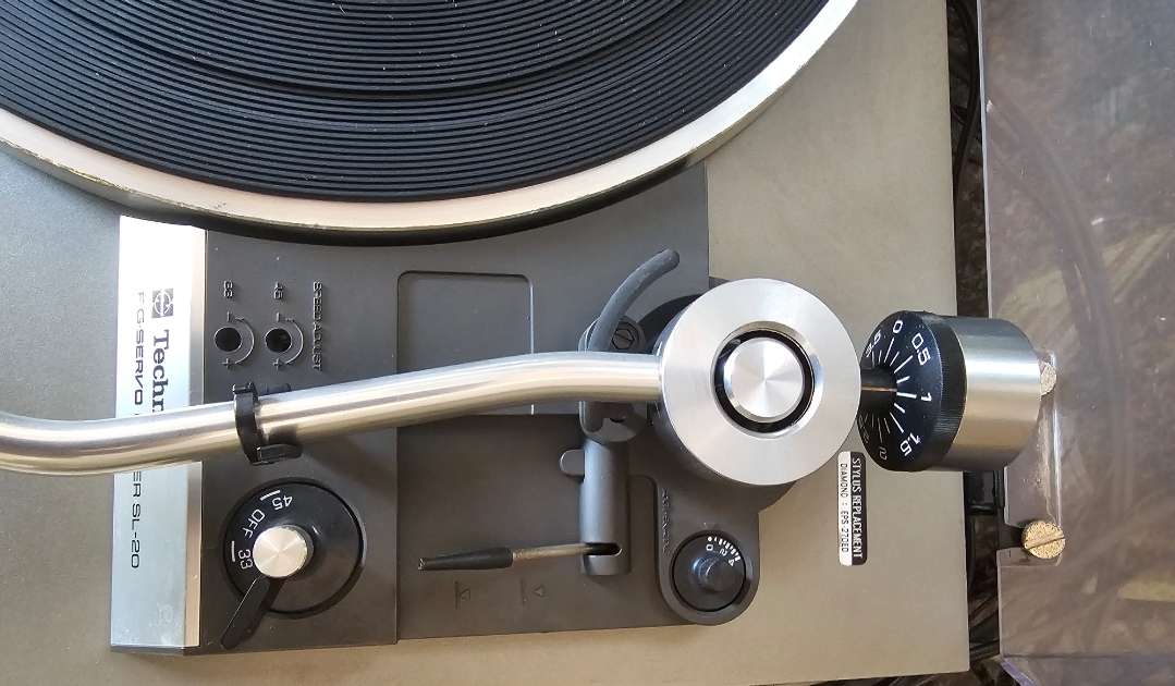 Technics SL20 Belt Drive Turntable