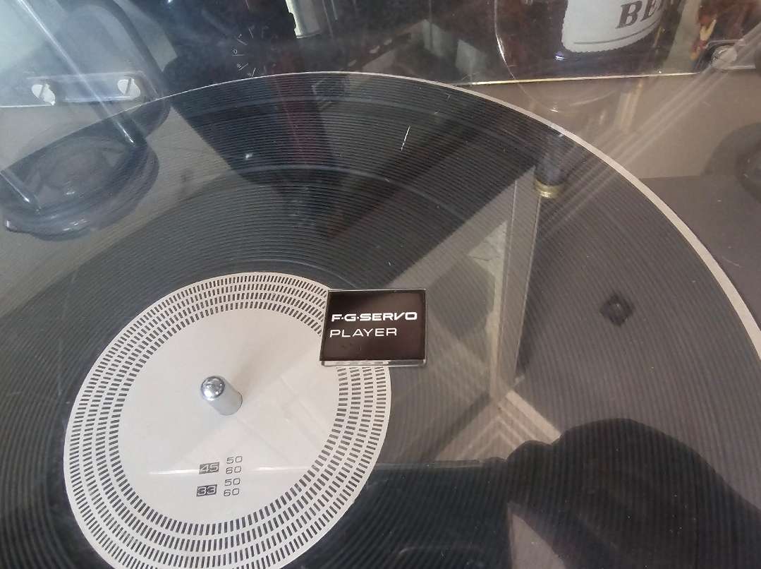 Technics SL20 Belt Drive Turntable