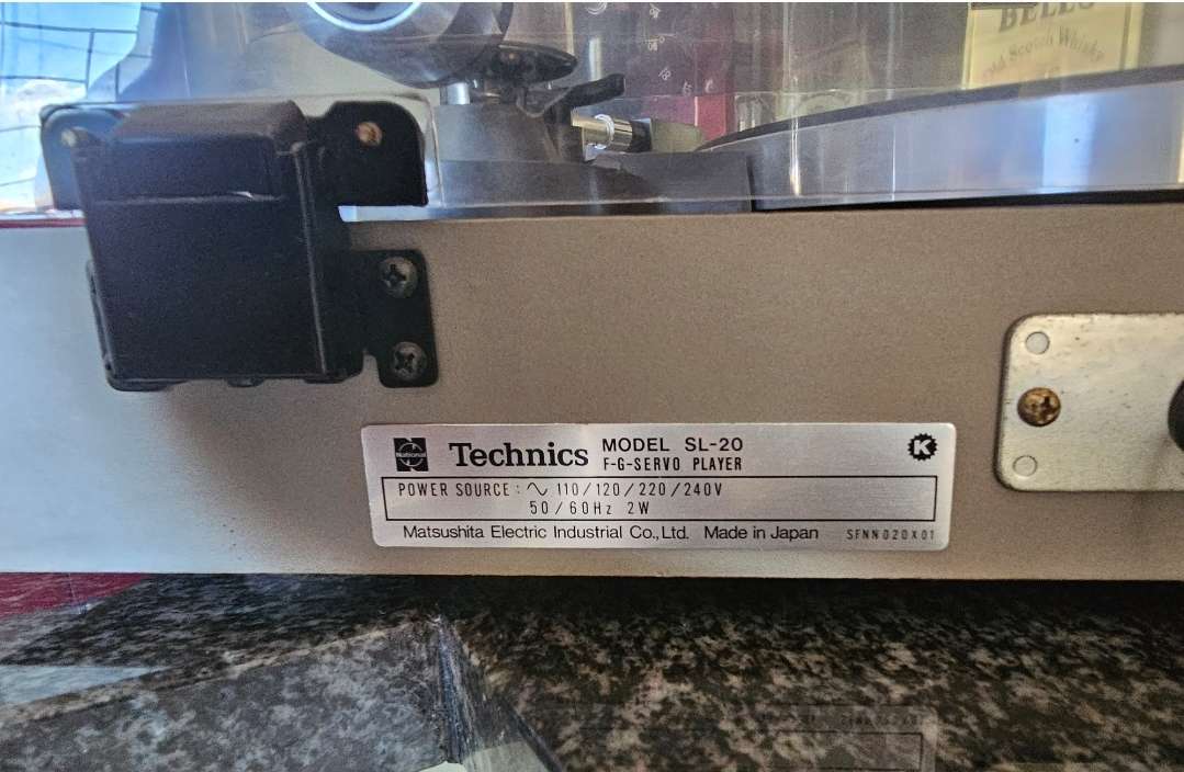 Technics SL20 Belt Drive Turntable