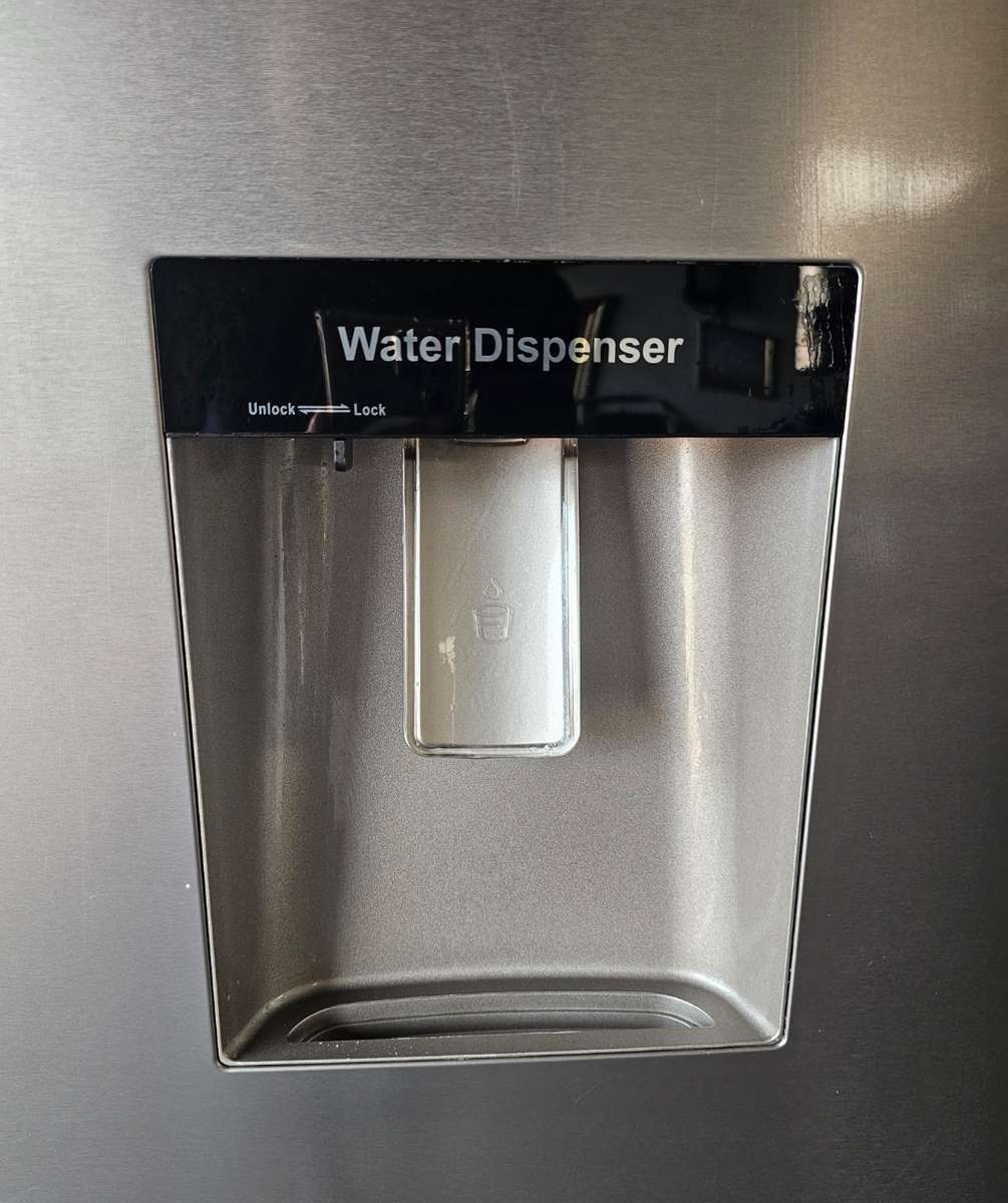 Hisense H610BI-WD Combi Fridge Freezer