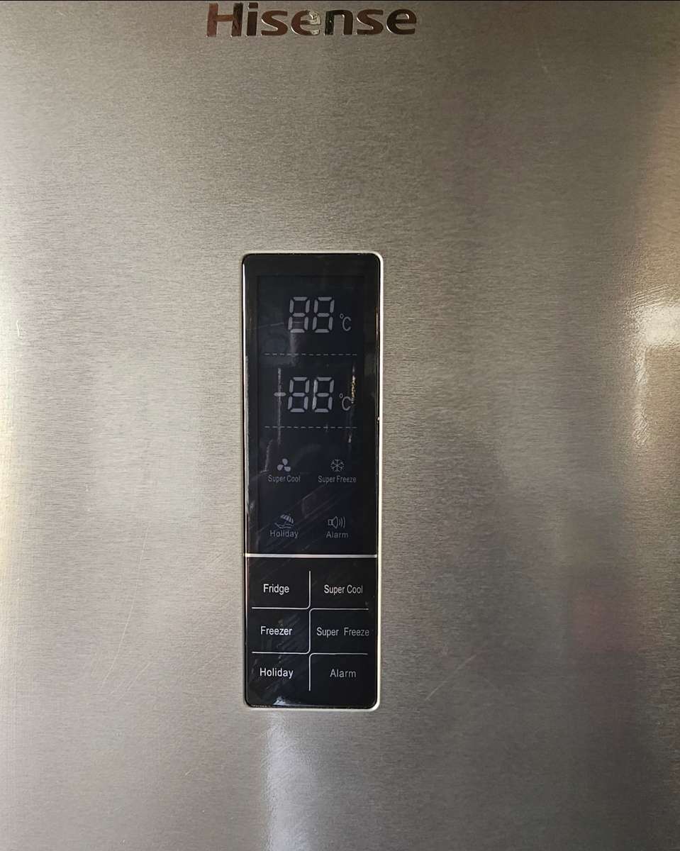 Hisense H610BI-WD Combi Fridge Freezer