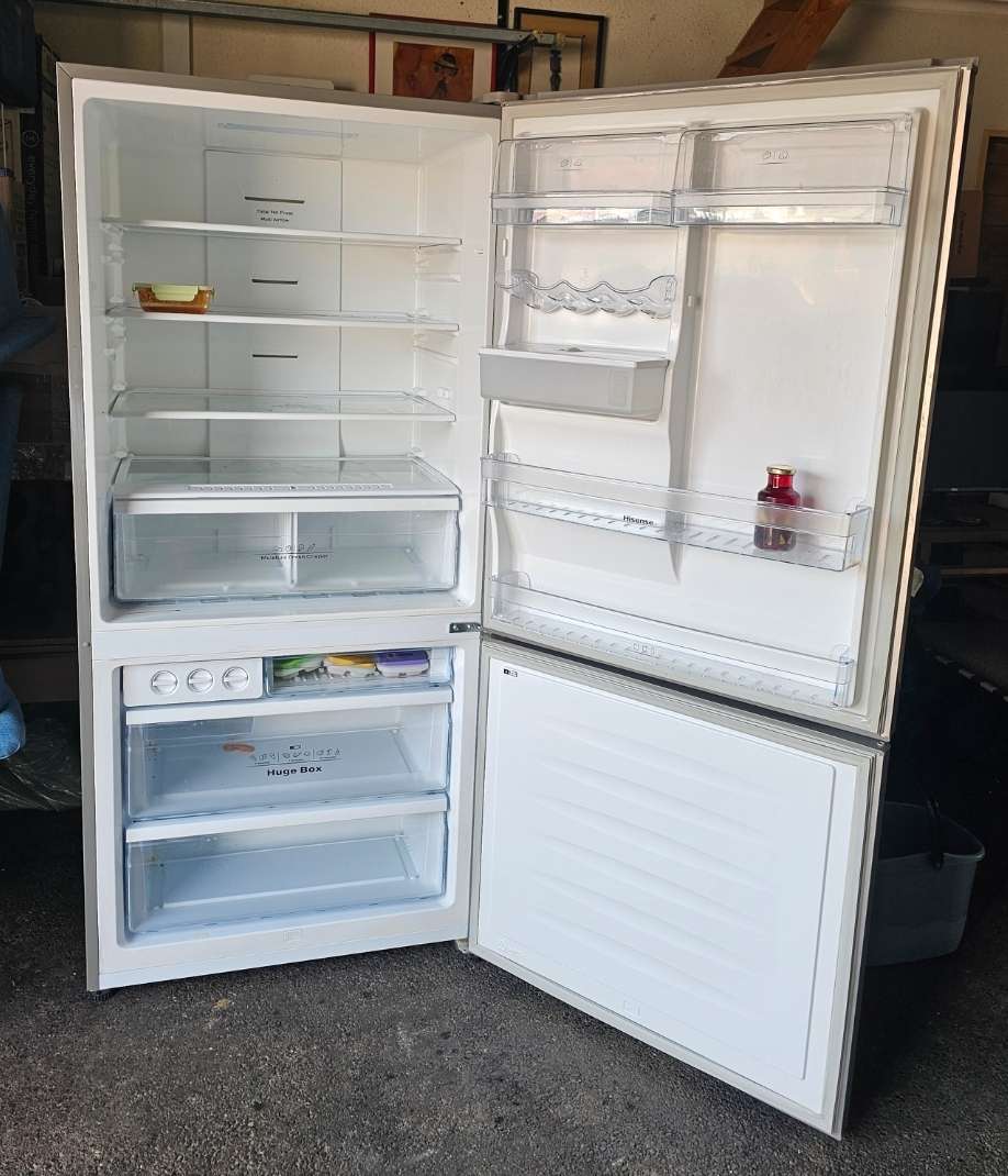 Hisense H610BI-WD Combi Fridge Freezer