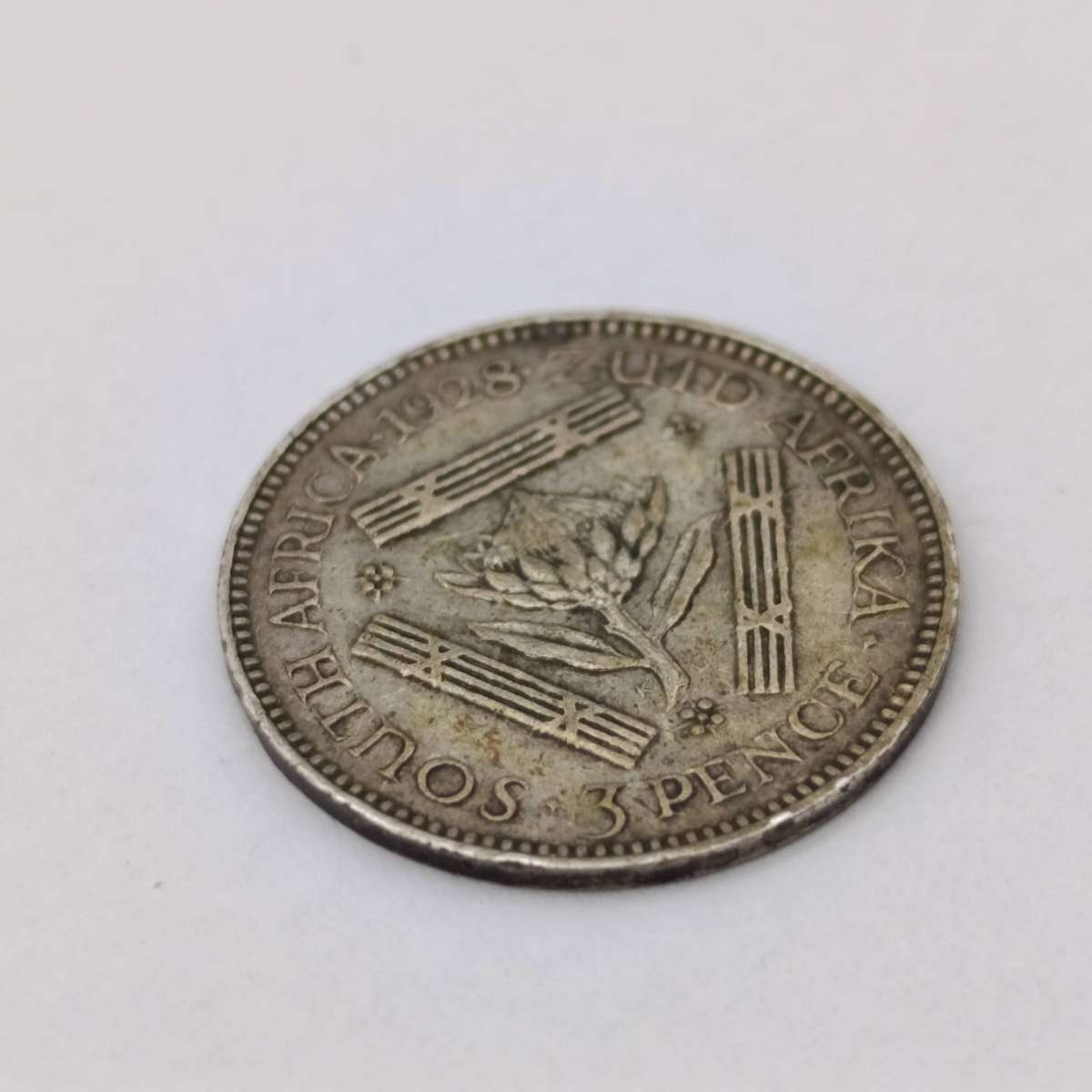1928 SA Union tickey(Three Pence), error coin, obverse and reverse misaligned.