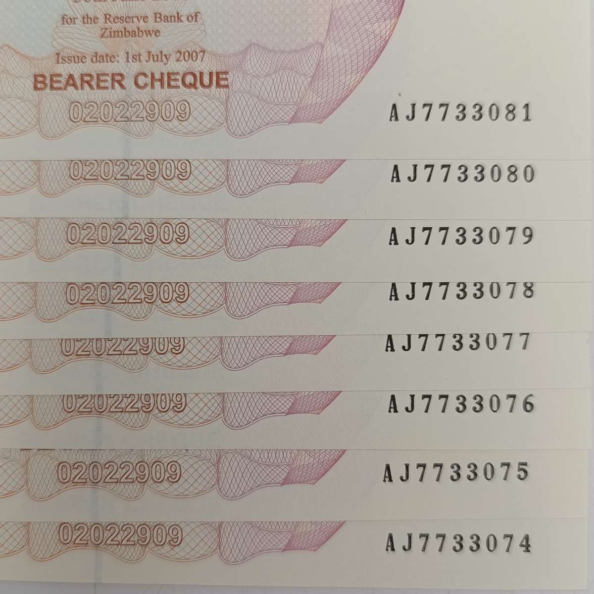 Zimbabwe Consecutive numbered lot of 8 bearer cheques - 2007 issue 200 000 dollars
