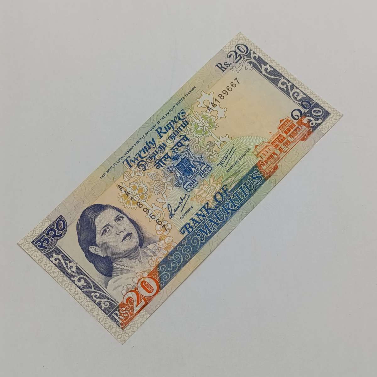 Mauritius 20 Rupees P-36  banknote - Pair - one disfigured