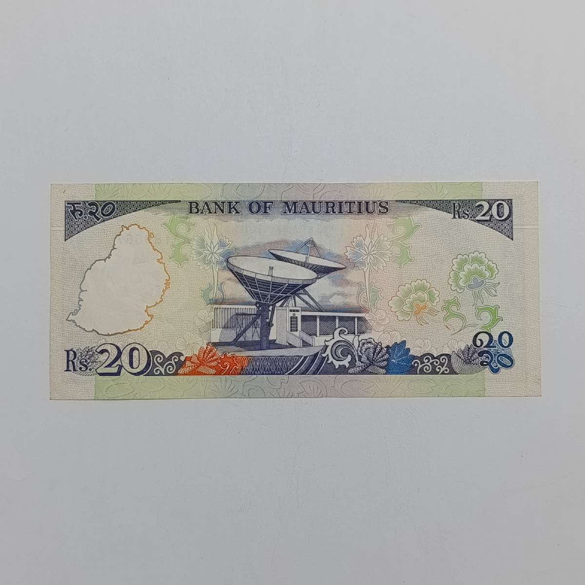 Mauritius 20 Rupees P-36  banknote - Pair - one disfigured