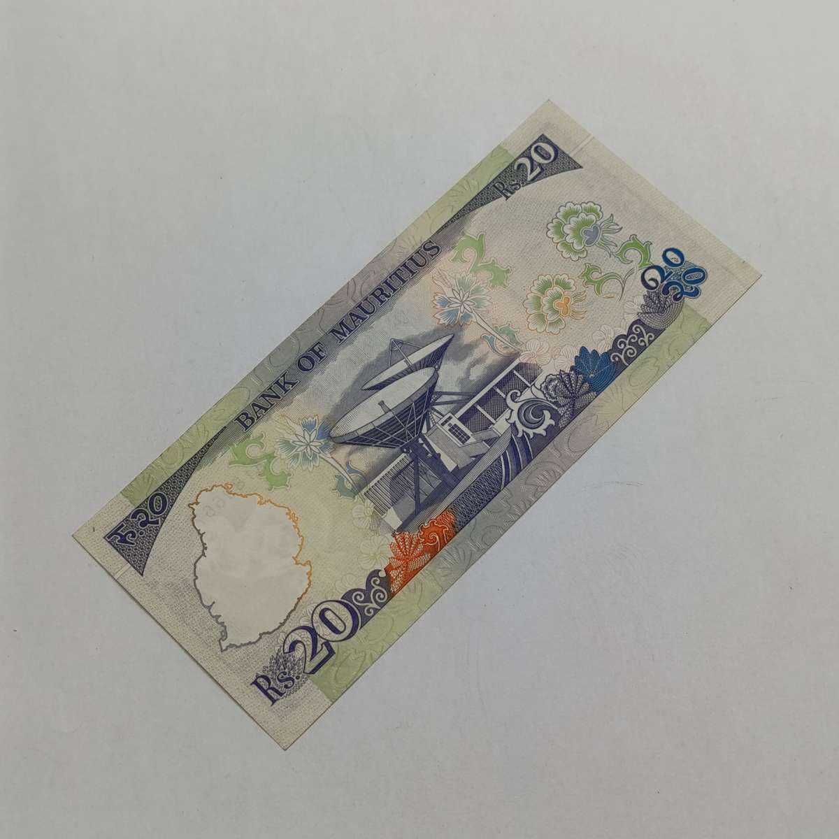 Mauritius 20 Rupees P-36  banknote - Pair - one disfigured