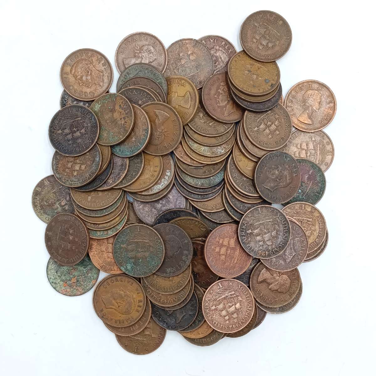 More than 100 old South African pennies - more than a kg of coins
