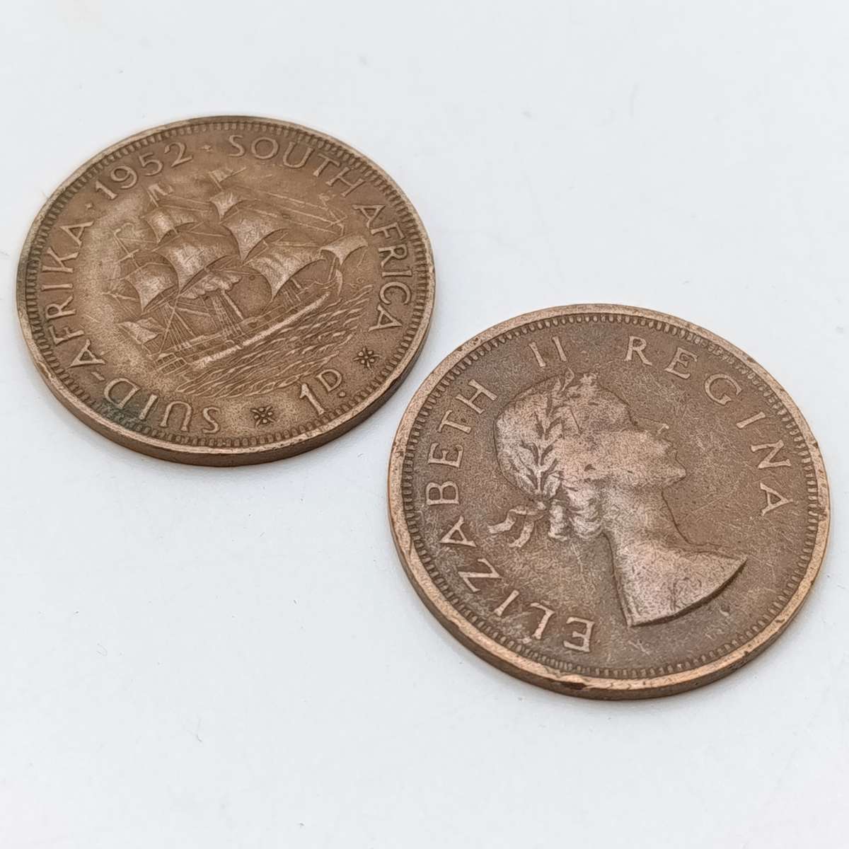 More than 100 old South African pennies - more than a kg of coins