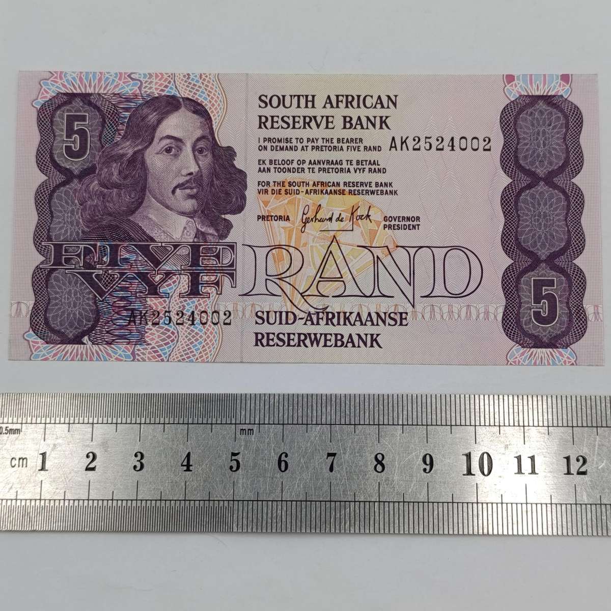 South Africa 3rd Issue GPC de Kock pair of R5 banknotes uncirculated with consecutive numbers