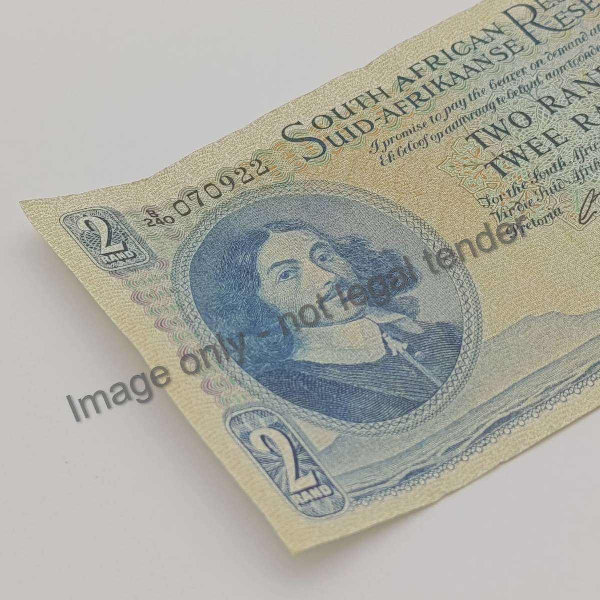 Pair of South African R2 rissik banknotes with consecutive numbers