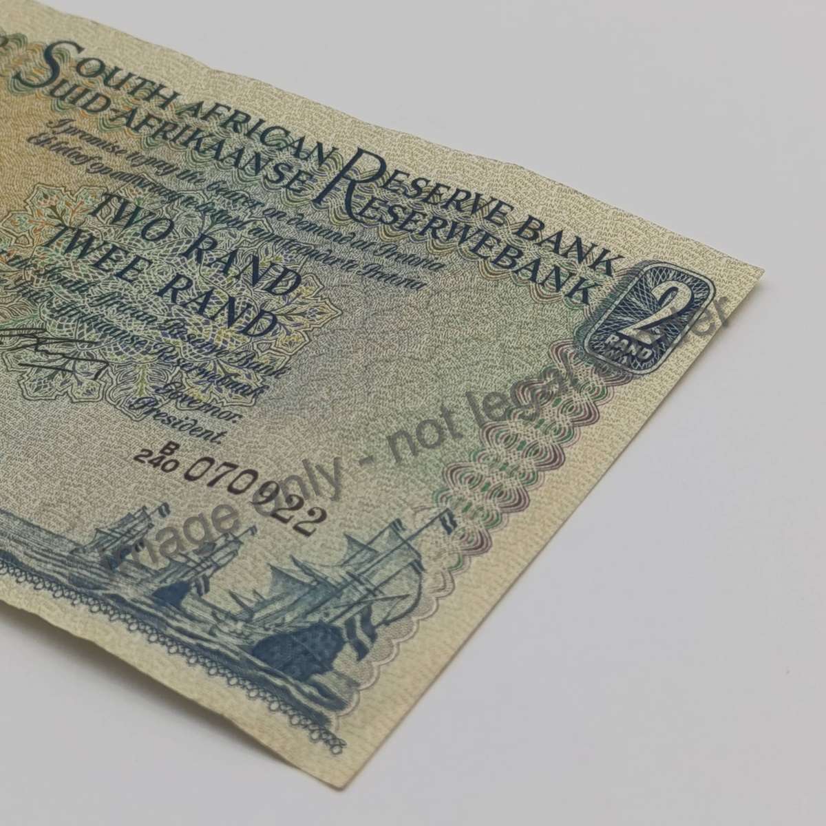 Pair of South African R2 rissik banknotes with consecutive numbers
