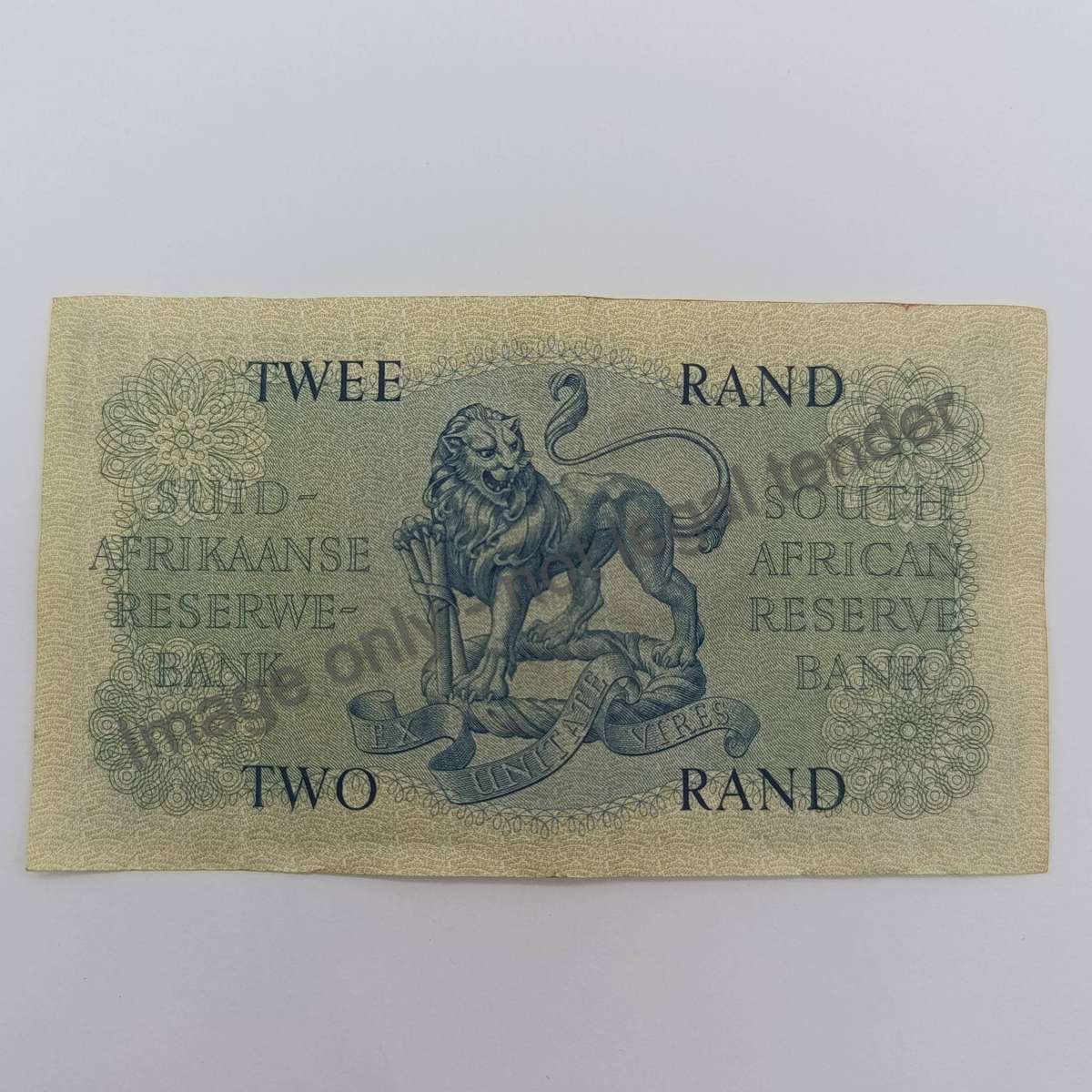 Pair of South African R2 rissik banknotes with consecutive numbers