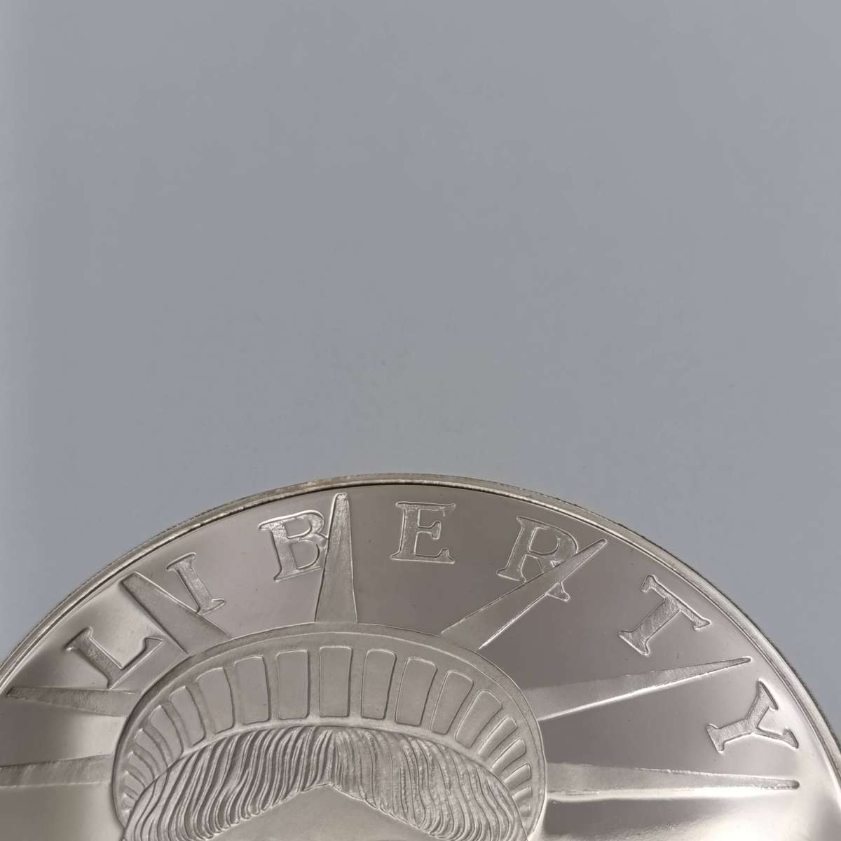 1999 USA 4oz fine silver Gaint Quarter-pound eagle $100 coin in box with certificate